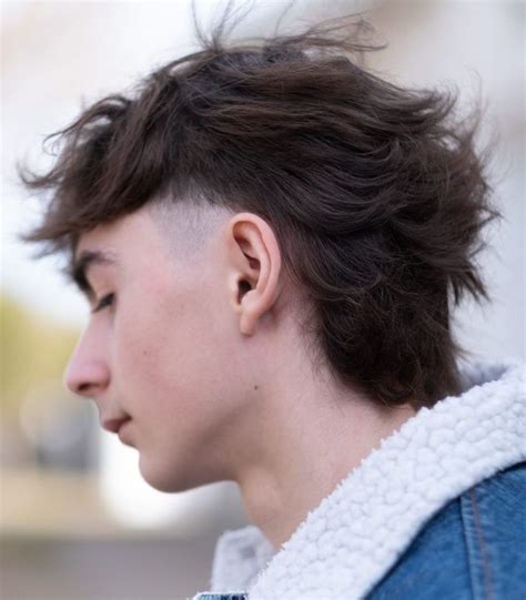 miesten hiukset keskijakaus|Miesten hiustyylit: Buzz cut, mullet ja muut